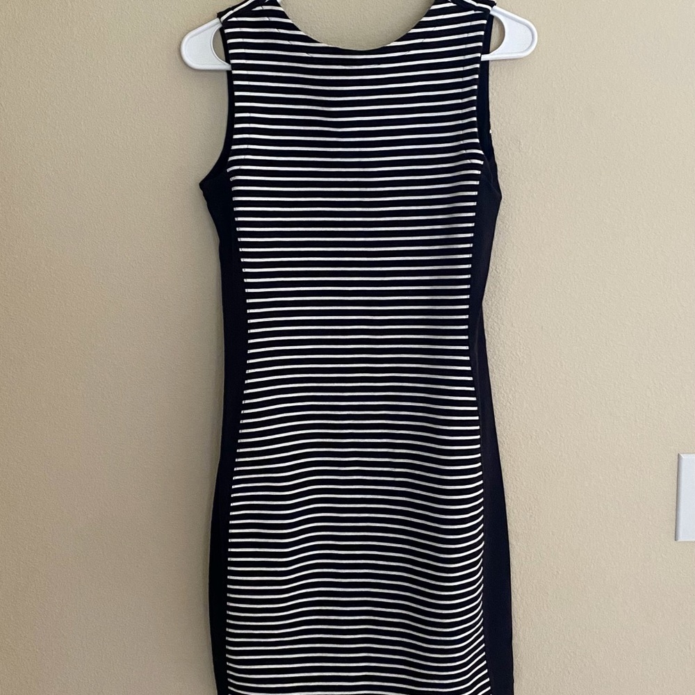 🚨FINAL REDUCED PRICE🚨 Athleta Black & White Striped Dress Size XS EUC